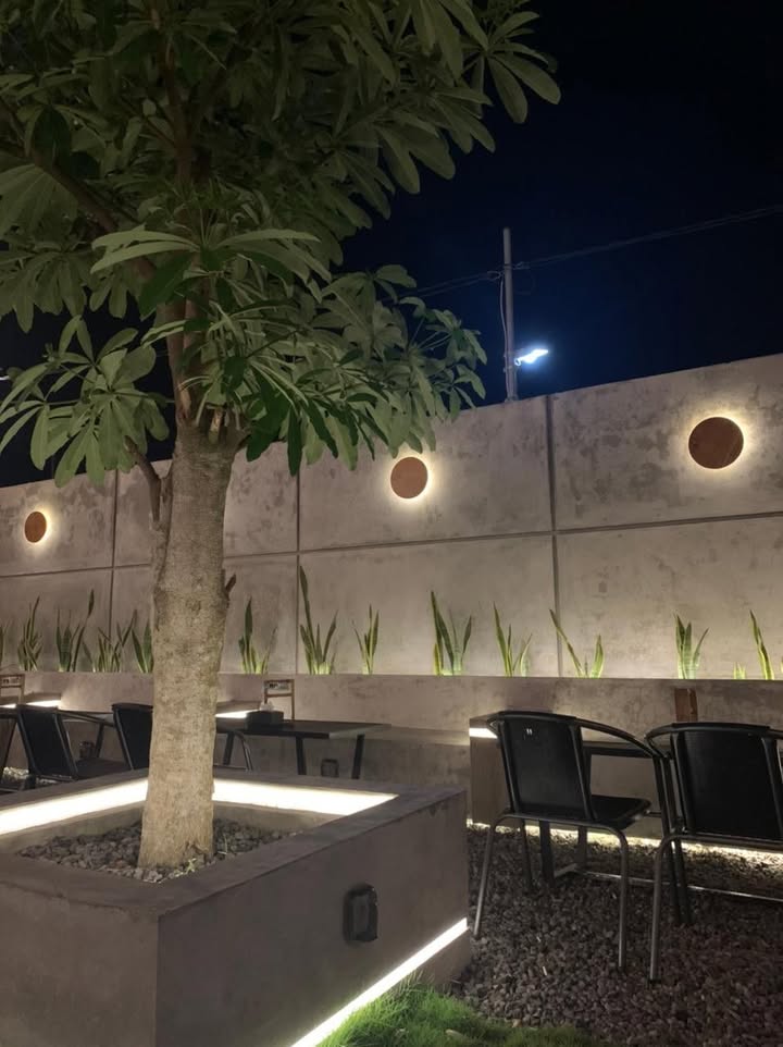 WALL LIGHTS